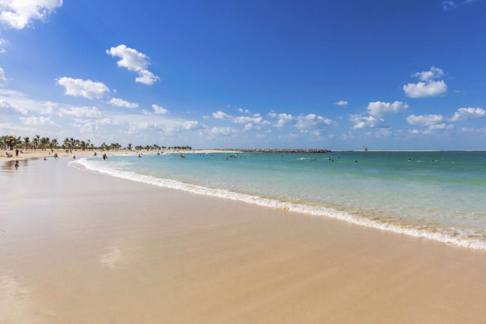 Explore the best beaches in Dubai: Al Mamzar Beach Park