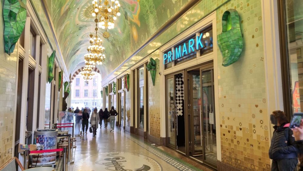 Explore the best malls in Amsterdam: De Beurspassage