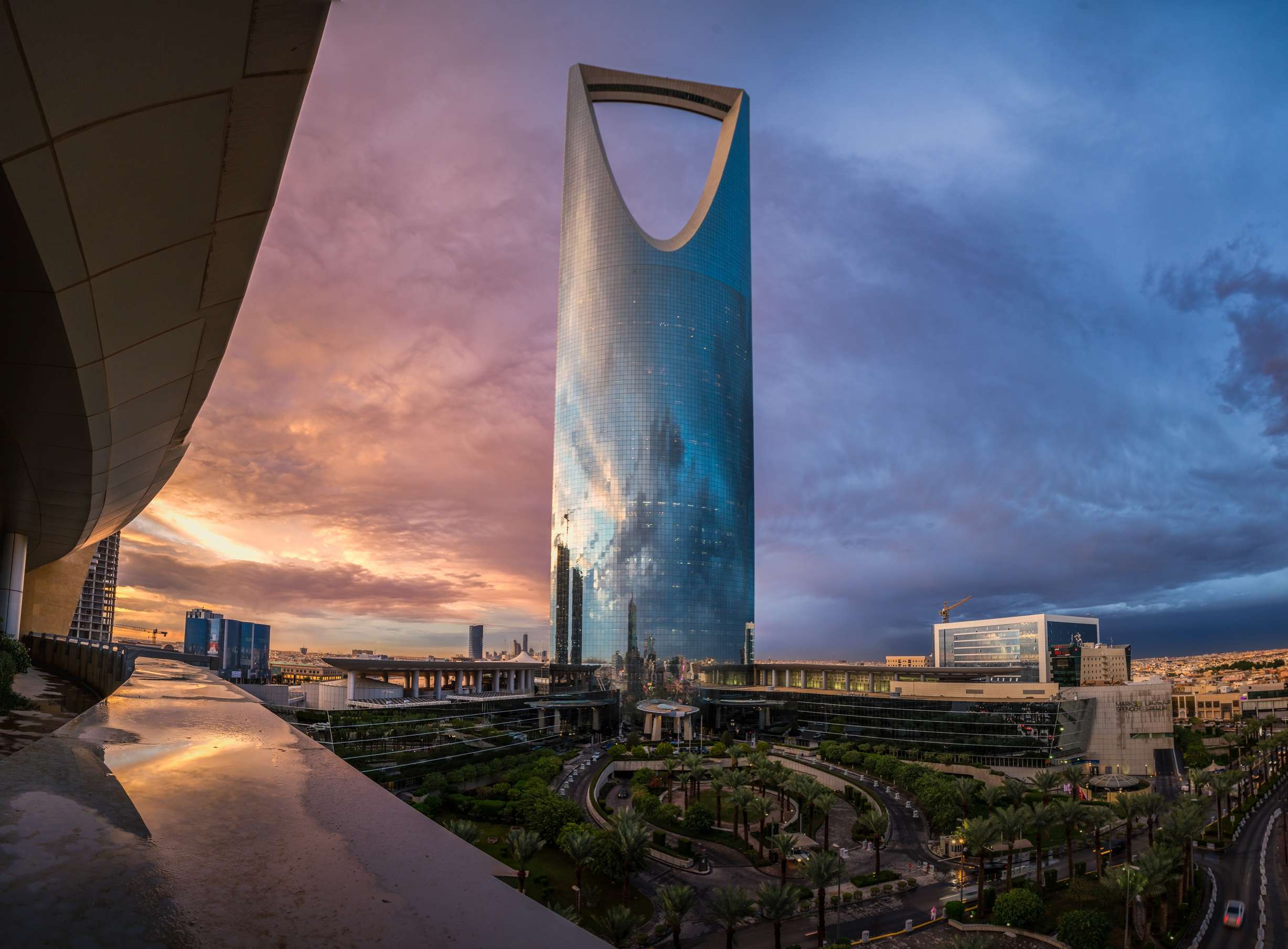 Explore the best hotels in Saudi Arabia: Four Seasons Hotel Riyadh at Kingdom Center