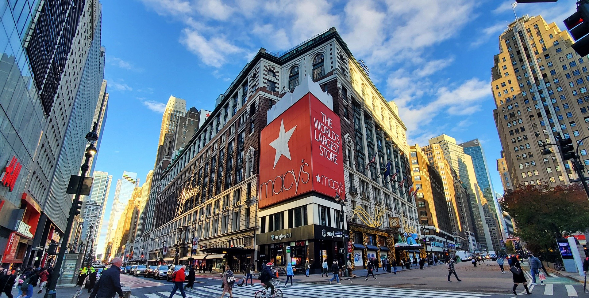 Explore the best malls in New York: Macy's