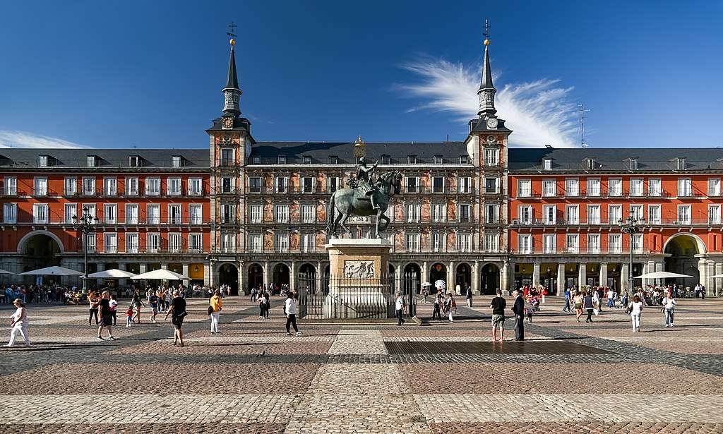 Explore the best malls in Madrid: Plaza Mayor