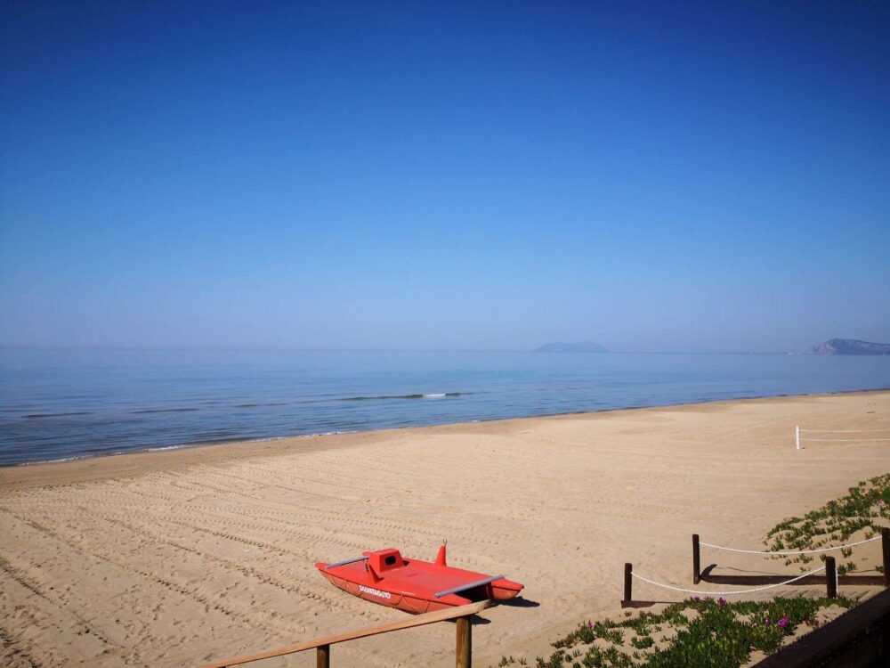 Explore the best beaches near Rome: Spiaggia di Sperlonga