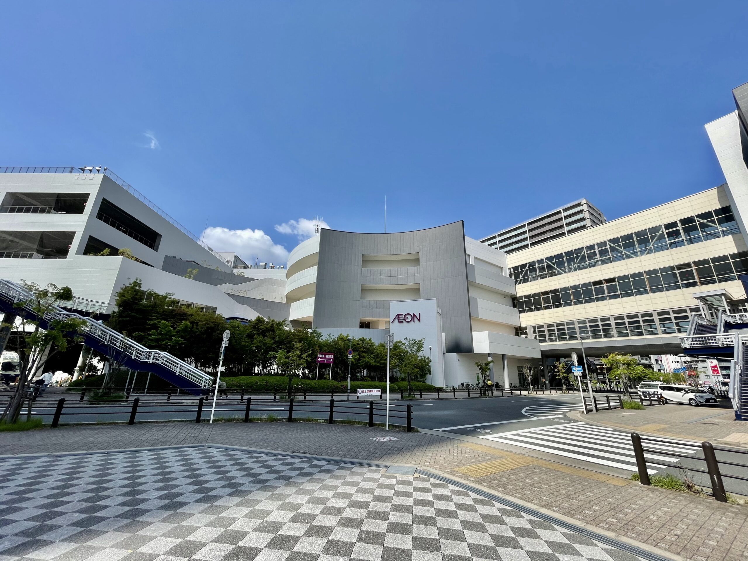 Explore the best malls in Osaka: Aeon Mall Dainichi