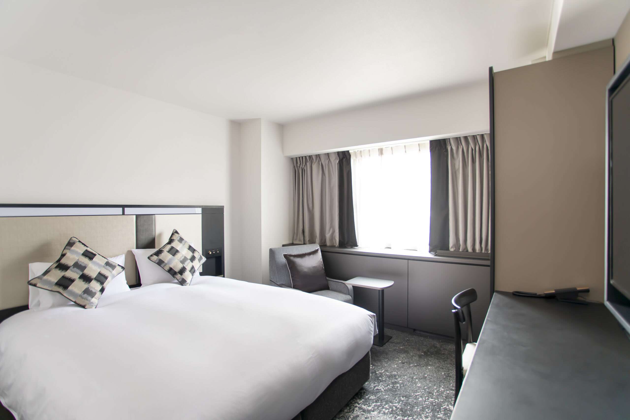 Explore the best hotels in Osaka: Cross Hotel Osaka