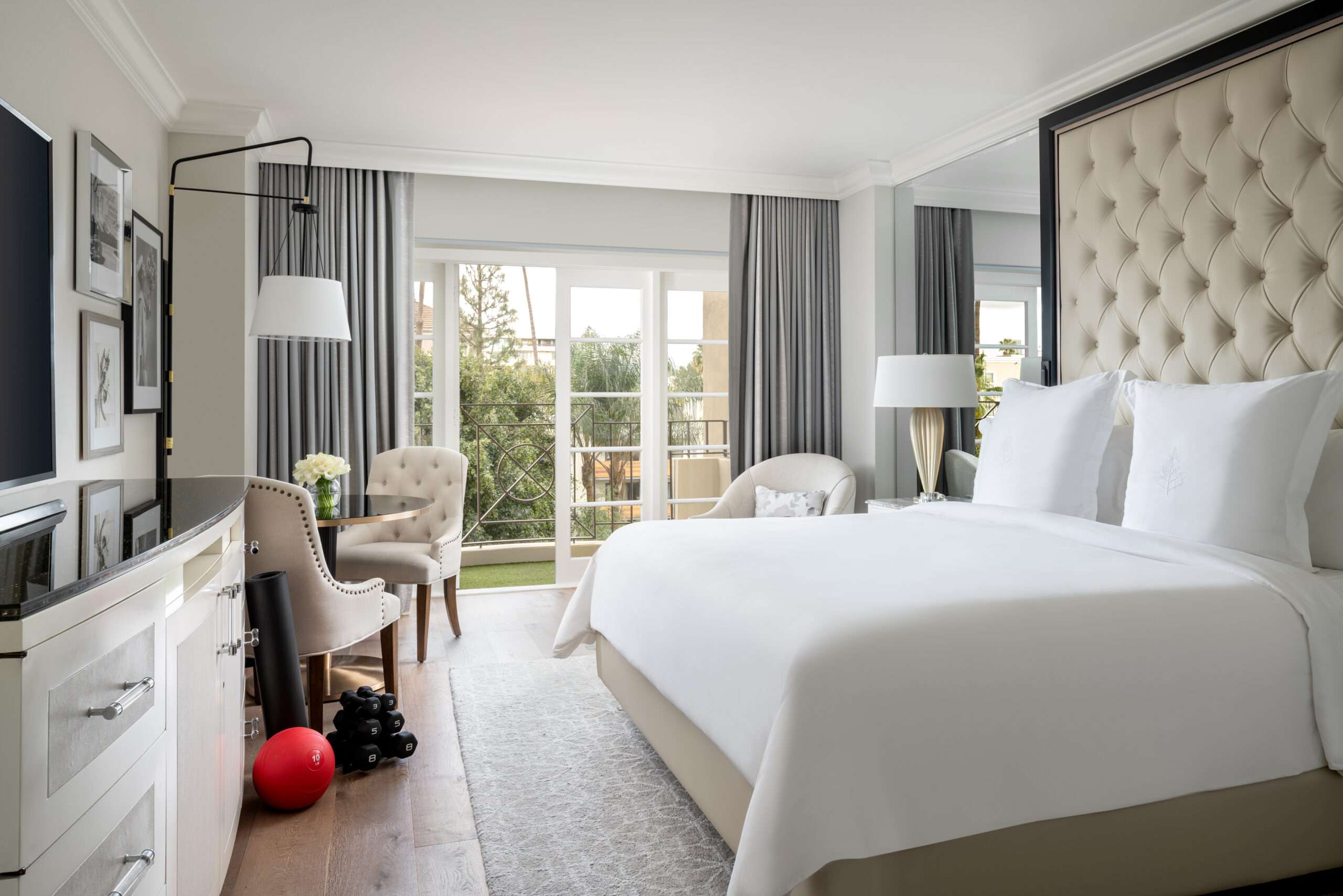 Explore the best hotels in Los Angeles: Four Seasons Los Angeles at Beverly Hills