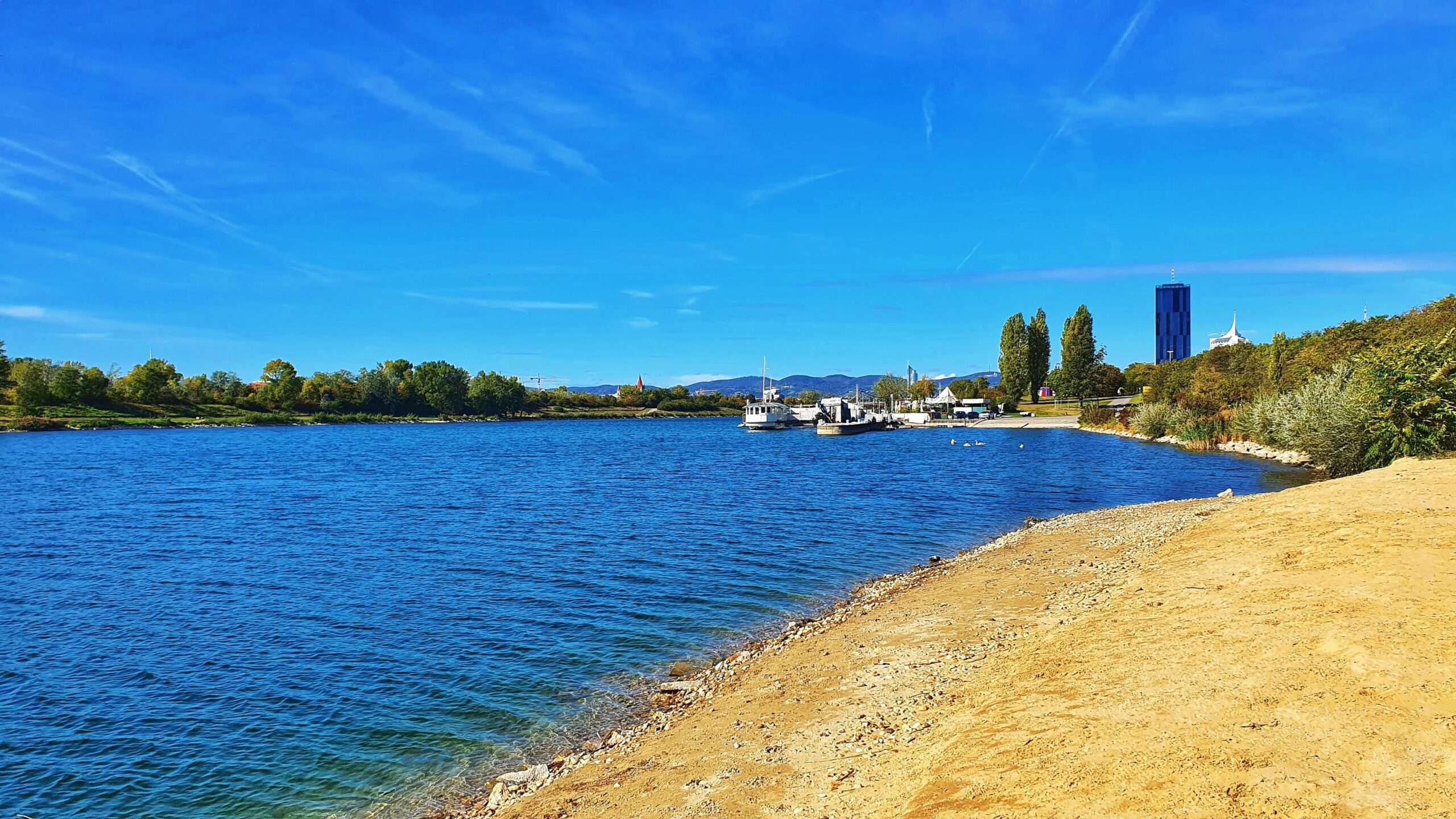 Explore the best beaches near Vienna: Pirates Cove