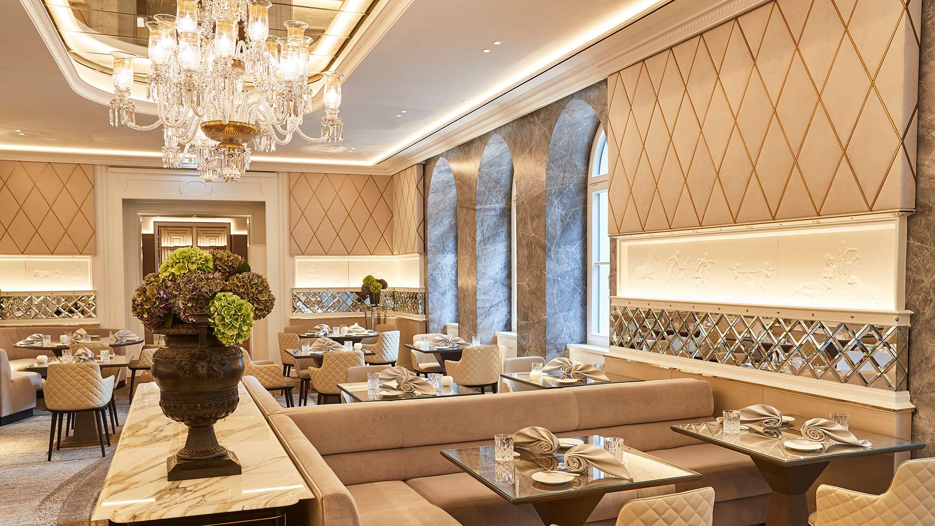 Explore the best restaurants in Munich: Schwarzreiter Restaurant