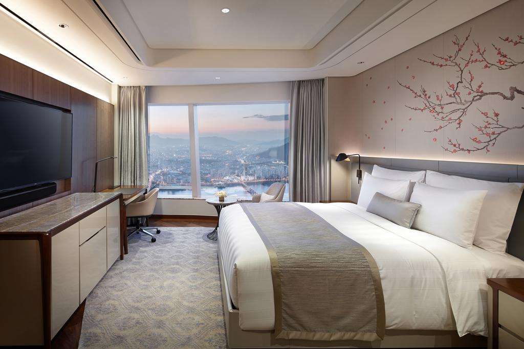 Explore the best hotels in Seoul: Signiel Seoul