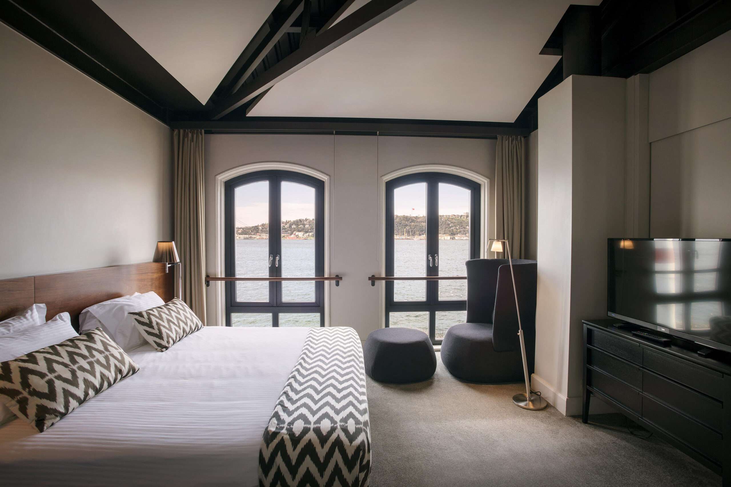 Explore the best hotels in Istanbul, Turkey: Sumahan on the water