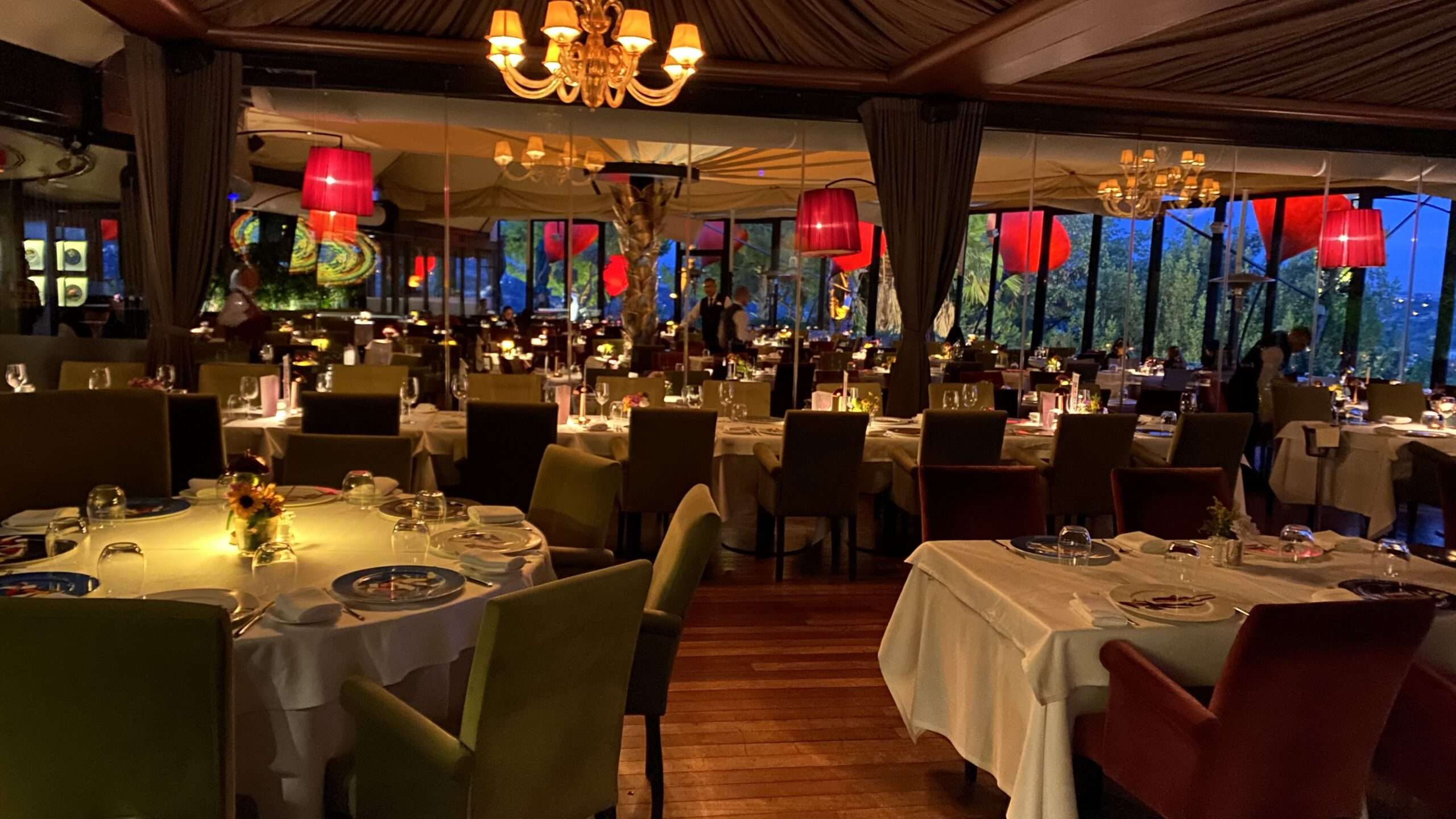 Explore the best restaurants in Istanbul: Sunset Grill & Bar