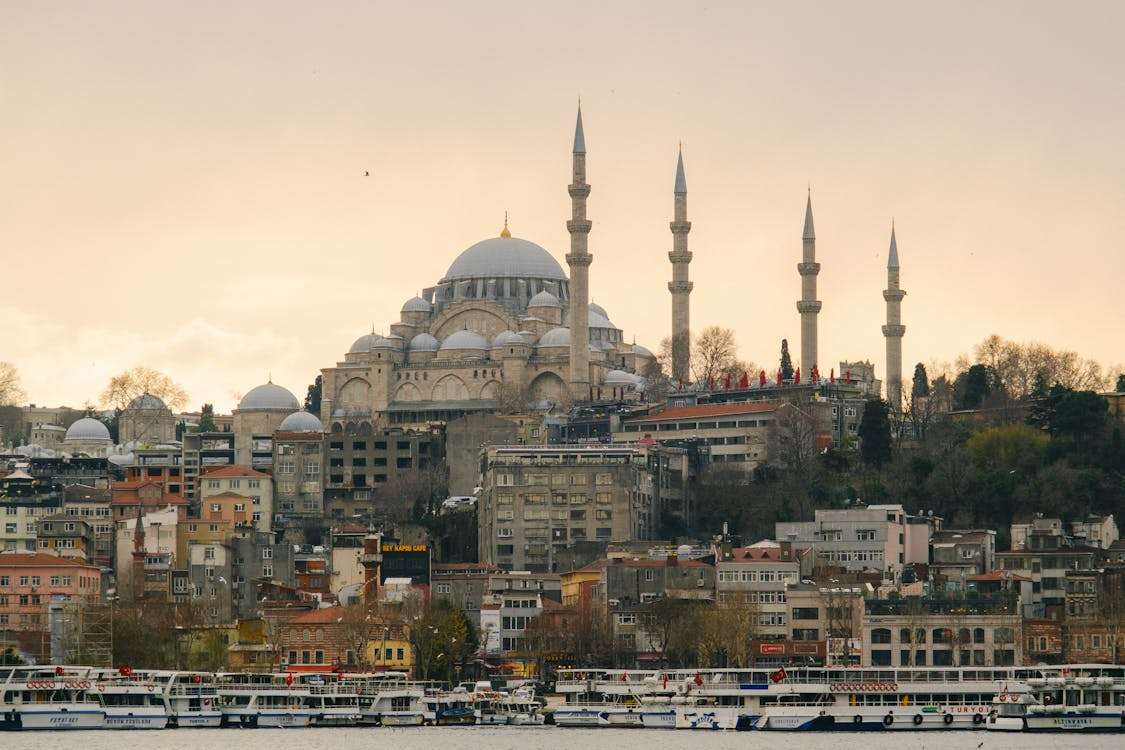 Explore the best things to do in Istanbul: The blue mosque