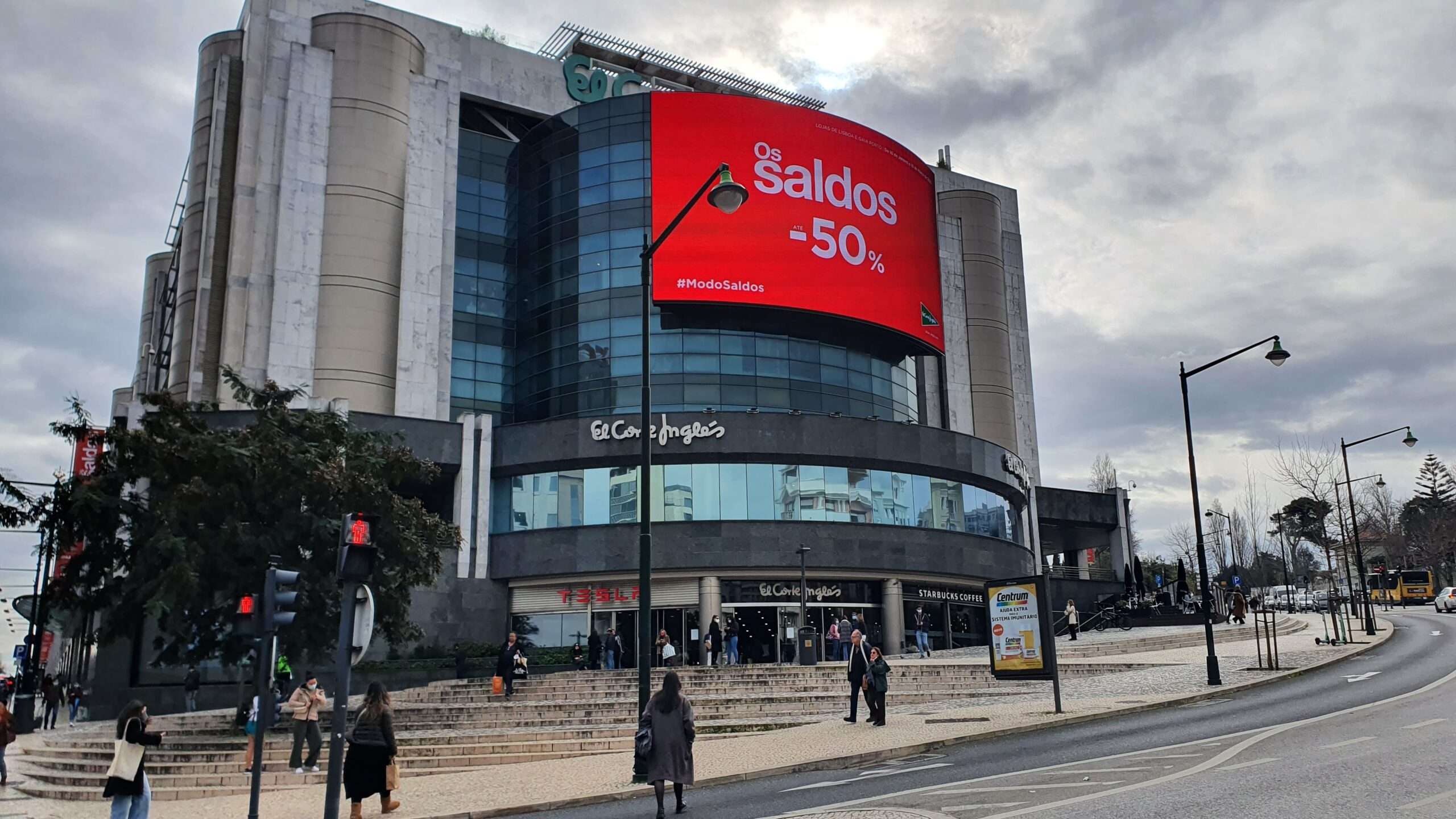 Explore the best malls in Lisbon: El Corte Inglés