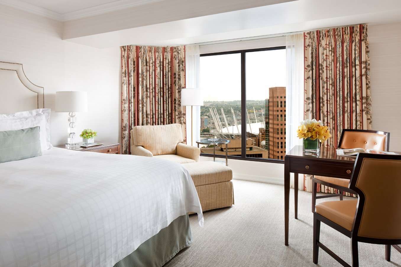 Explore the best hotels in Vancouver bc: Four Seasons Hotel Vancouver