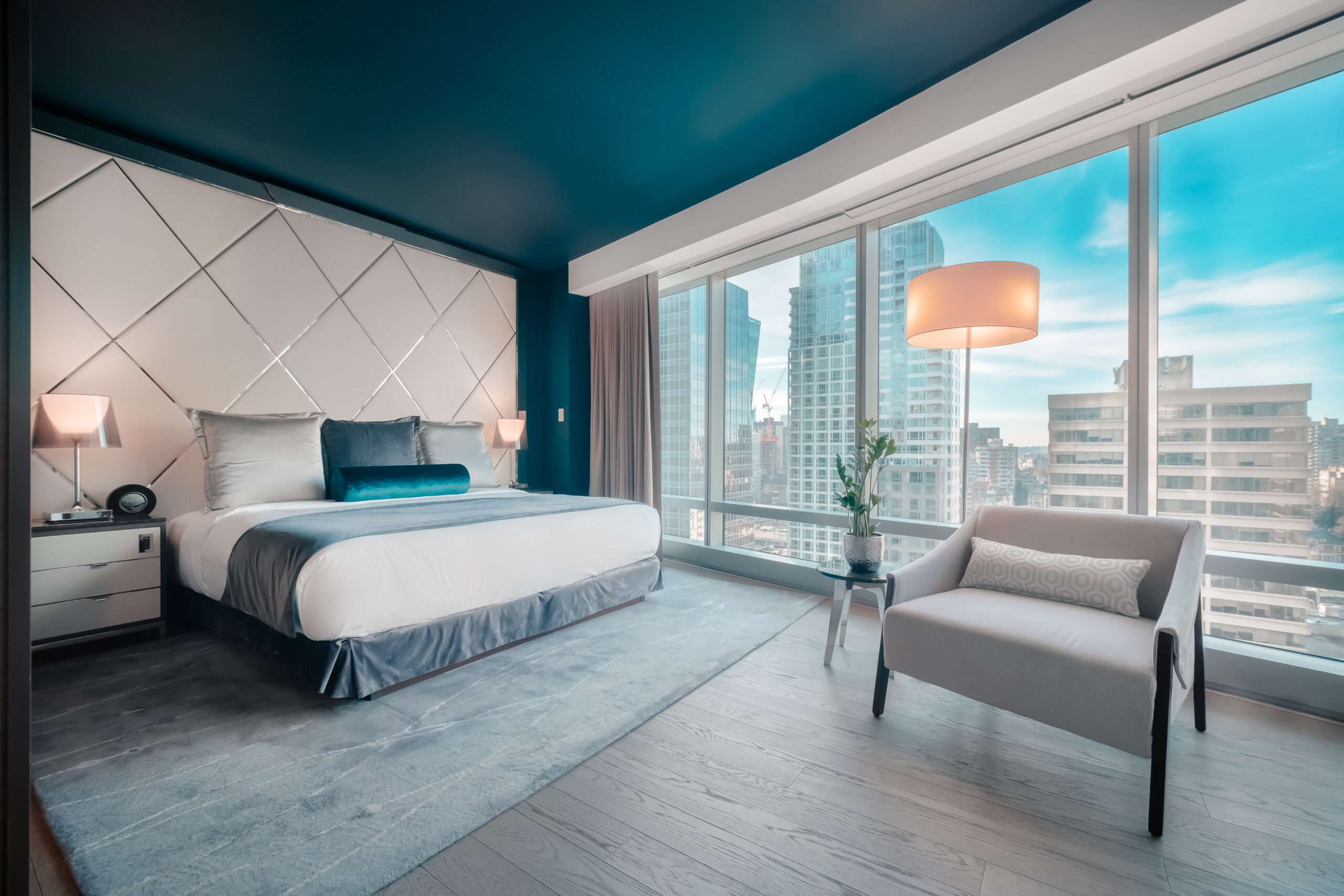 Explore the best hotels in Vancouver bc: Paradox Hotel Vancouver