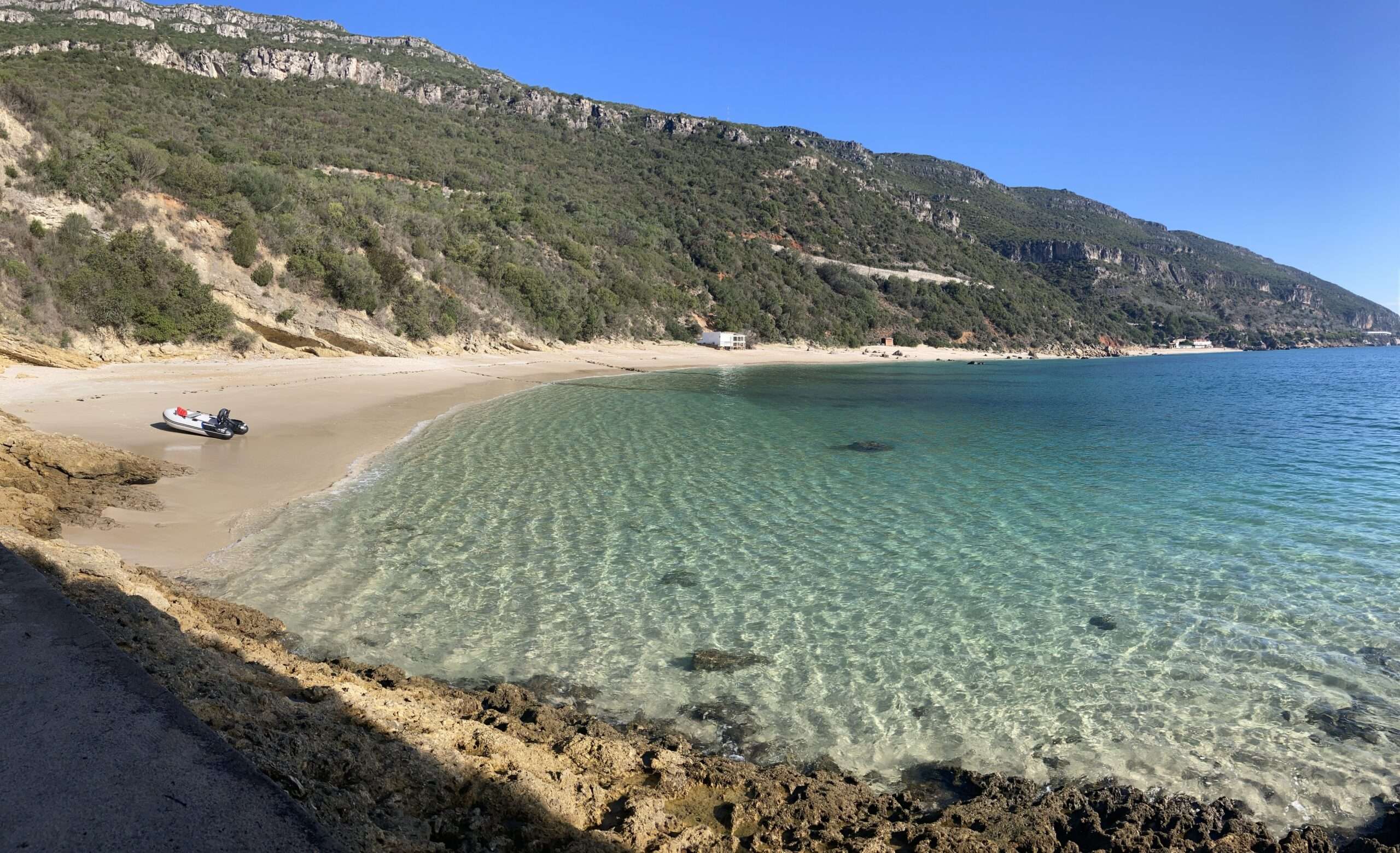 Explore the best beaches near Lisbon: Praia dos Galapinhos