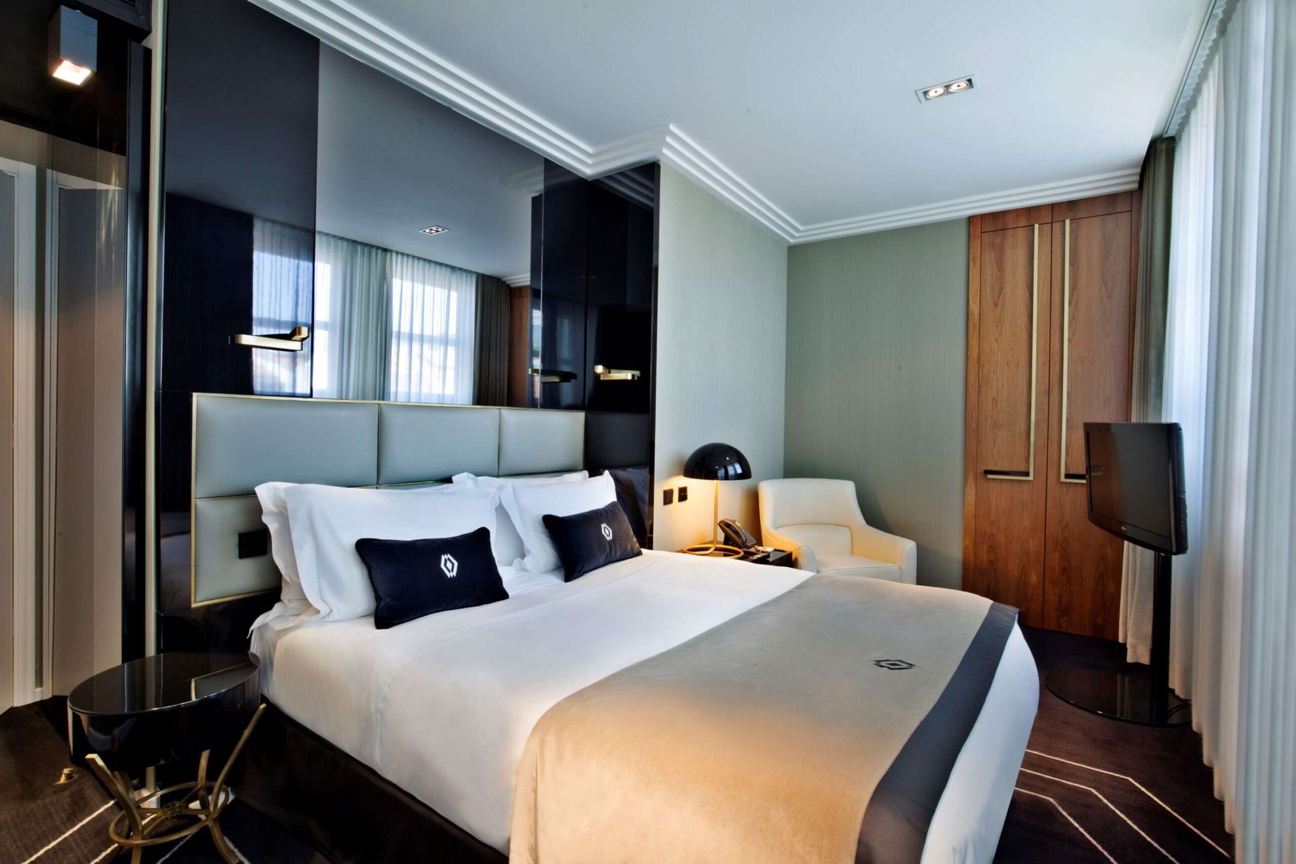Explore the best hotels in Lisbon: Altis Avenida