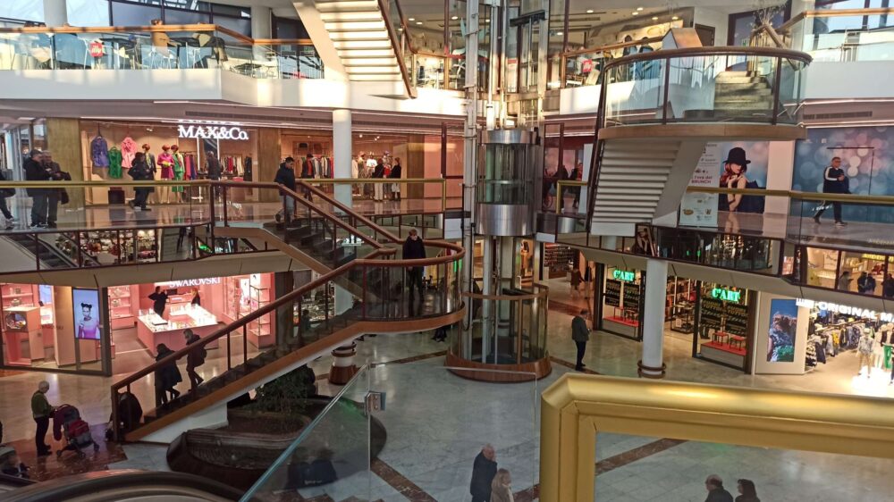 Explore the best malls in Rome: CINECITTÀ DUE ROME SHOPPING MALL