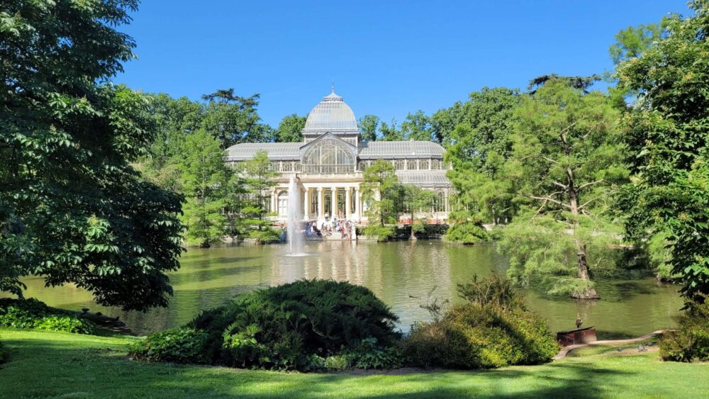 Explore the best things to do in Madrid: Have fun and relax in El Retiro Park