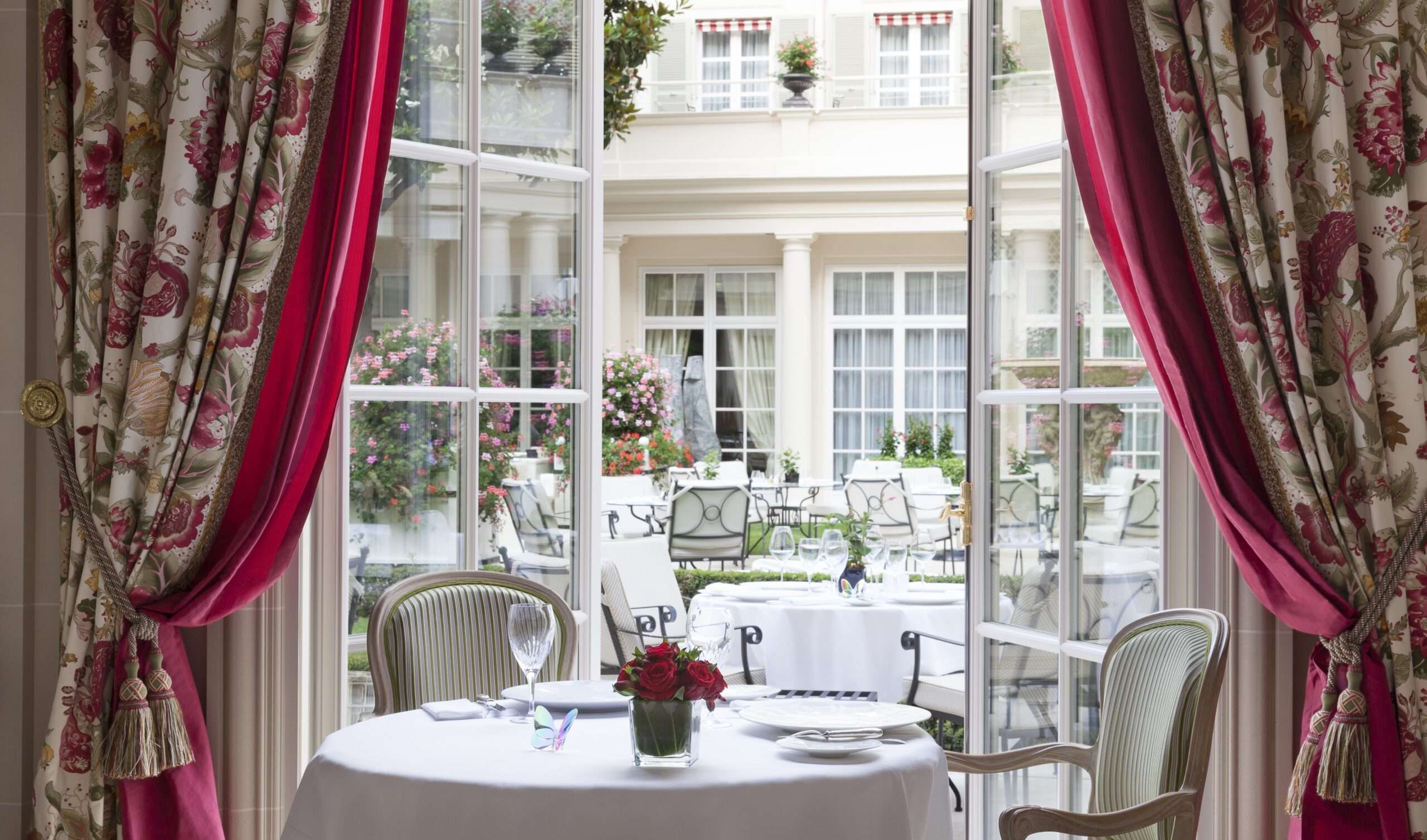 Explore the best restaurants in Paris: Epicure Restaurant