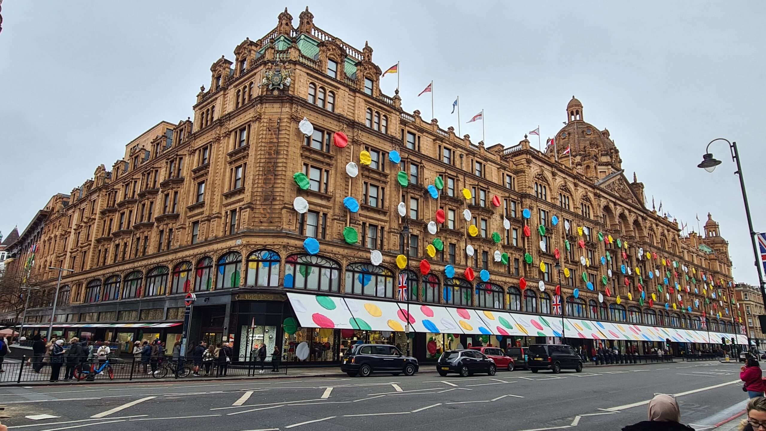 Explore the best malls in London: Harrods