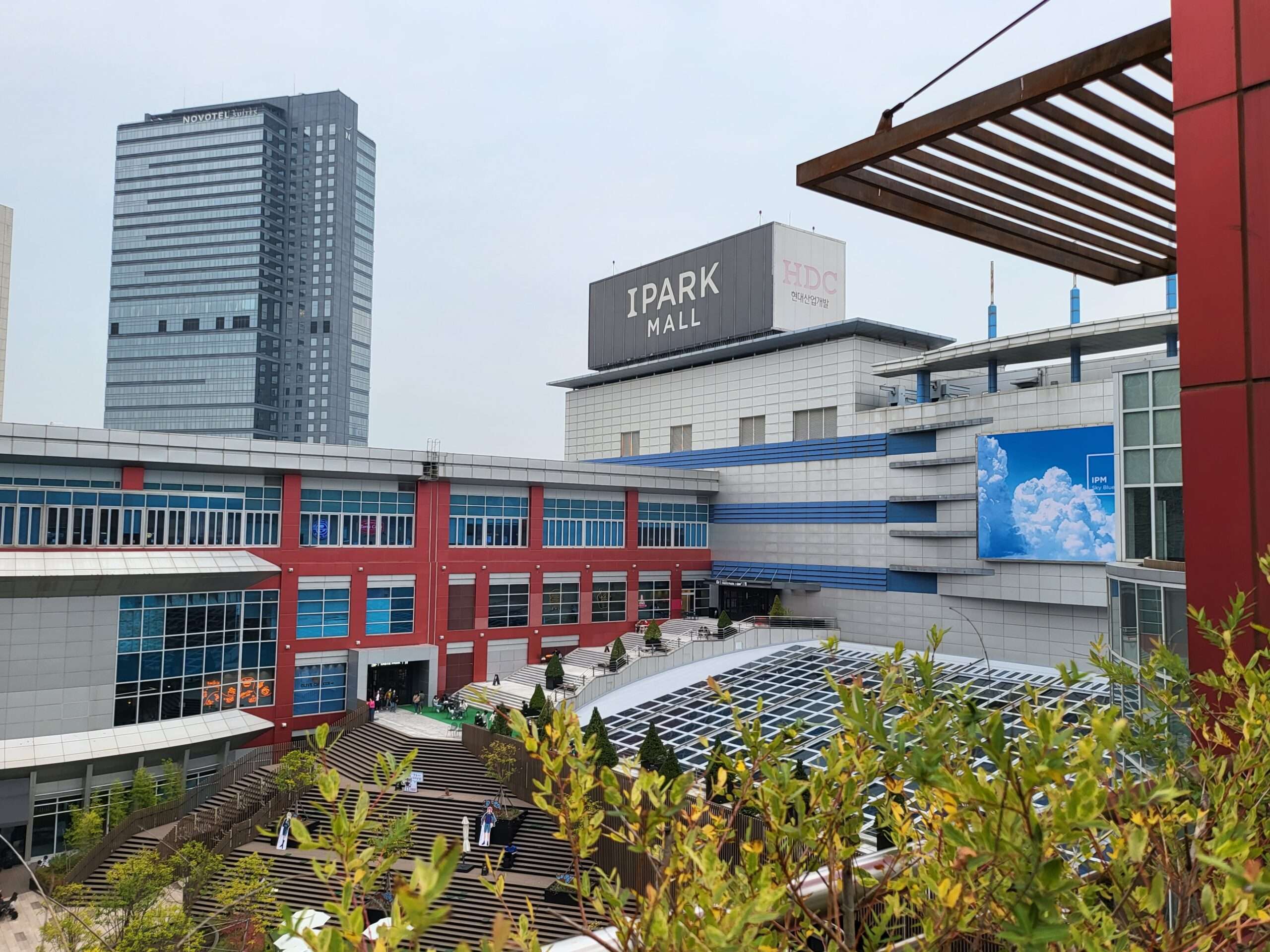 Explore the best malls in Seoul: I'Park Mall