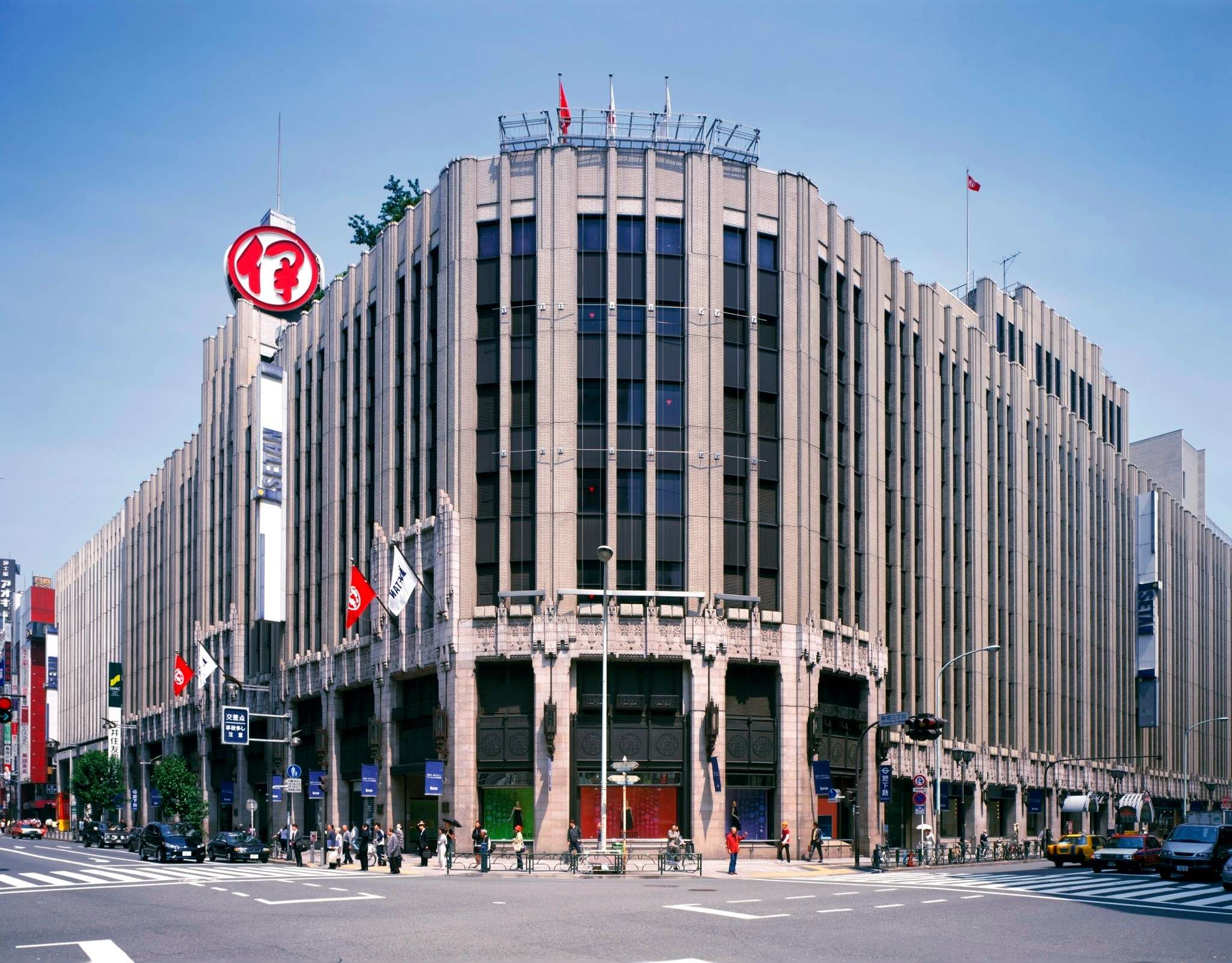 Explore the best malls in Tokyo: Isetan Shinjuku