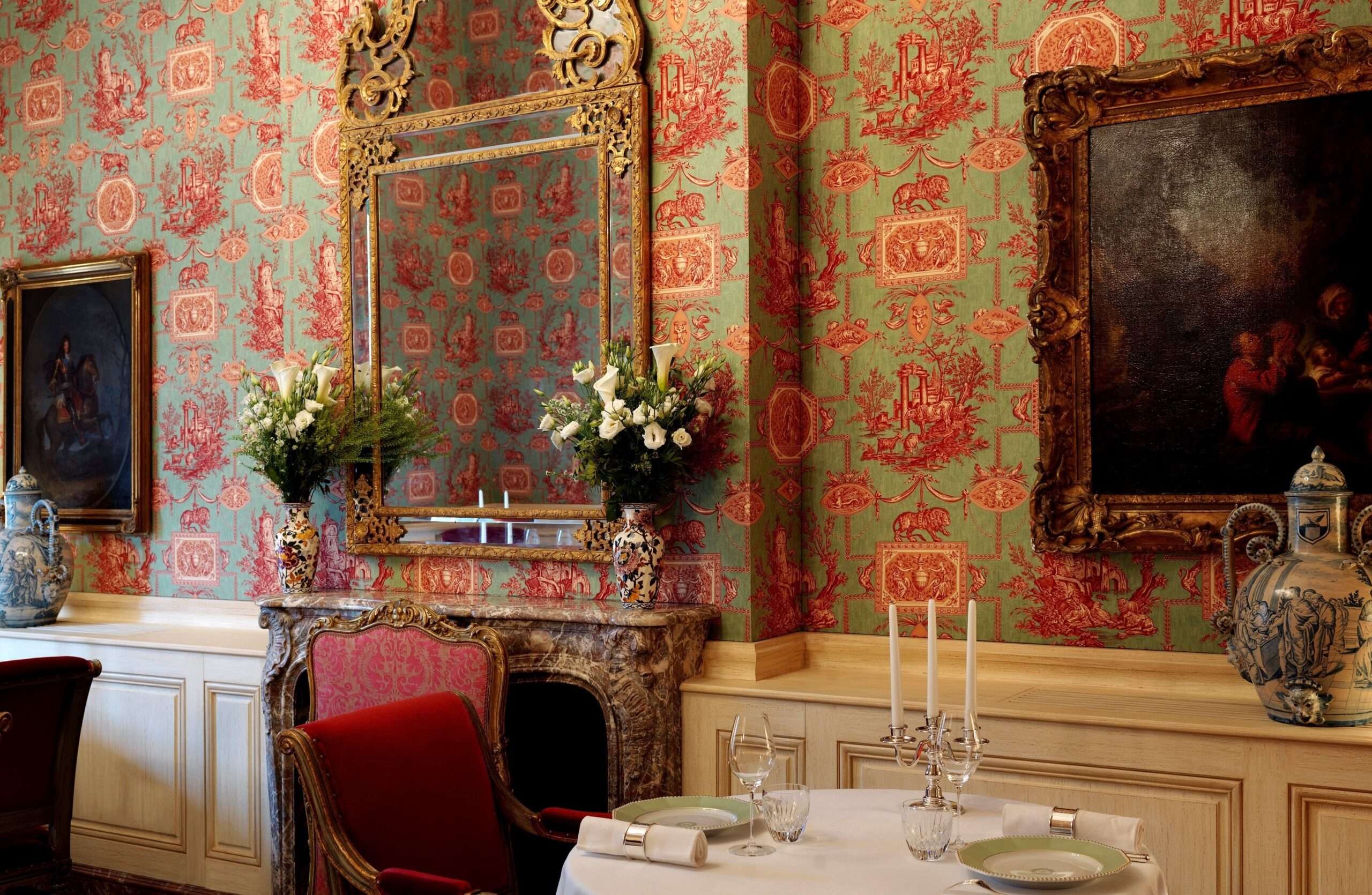 Explore the best restaurants in Paris: Le Clarence