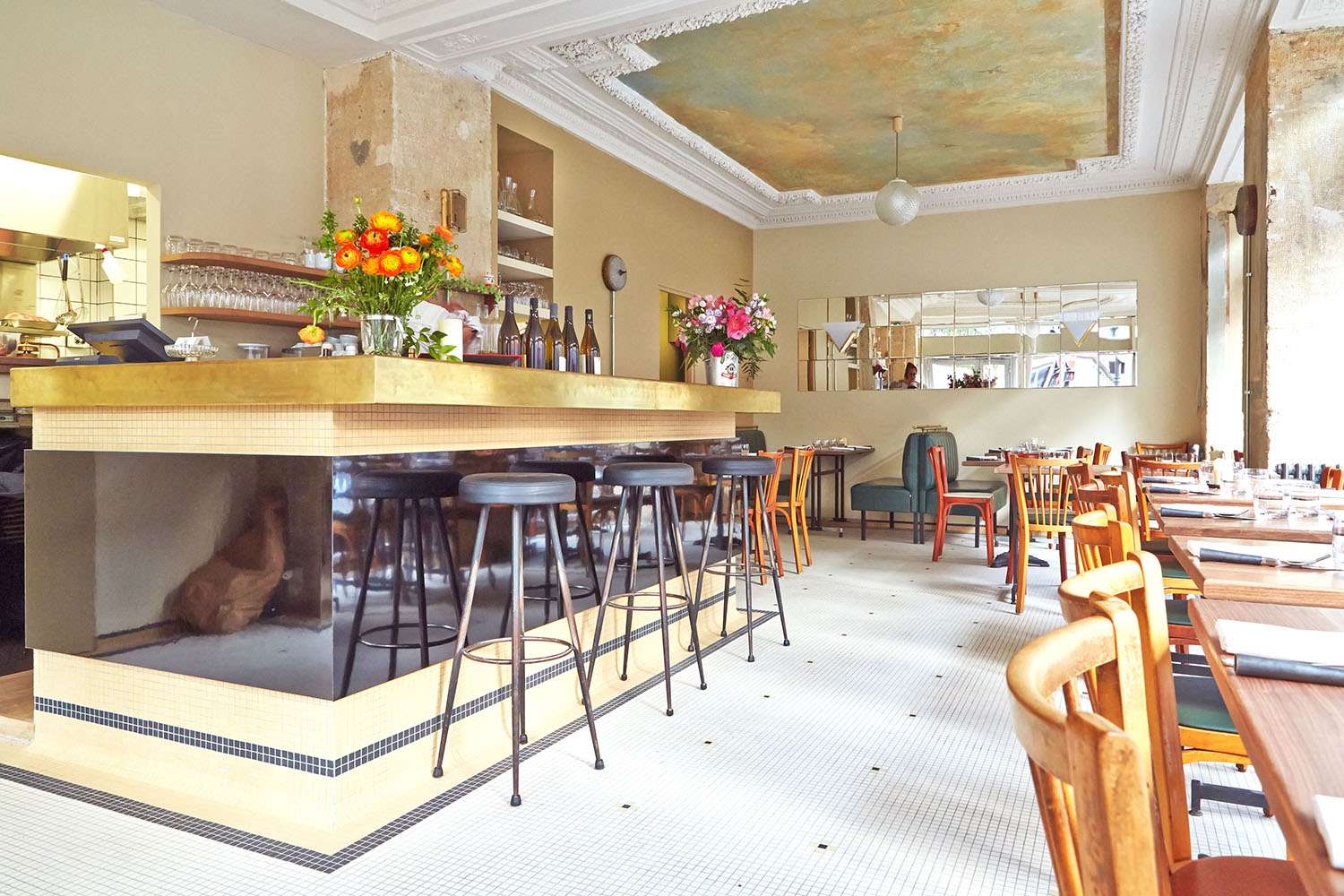 Explore the best restaurants in Paris: Le Servan Restaurant