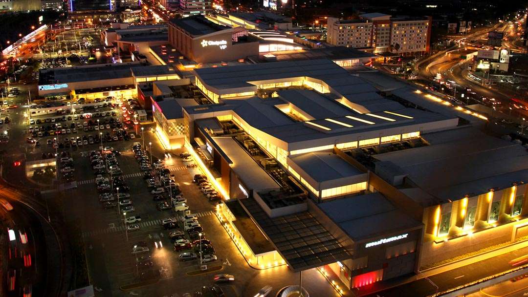 Explore the best malls in Panama: Multiplaza Mall 