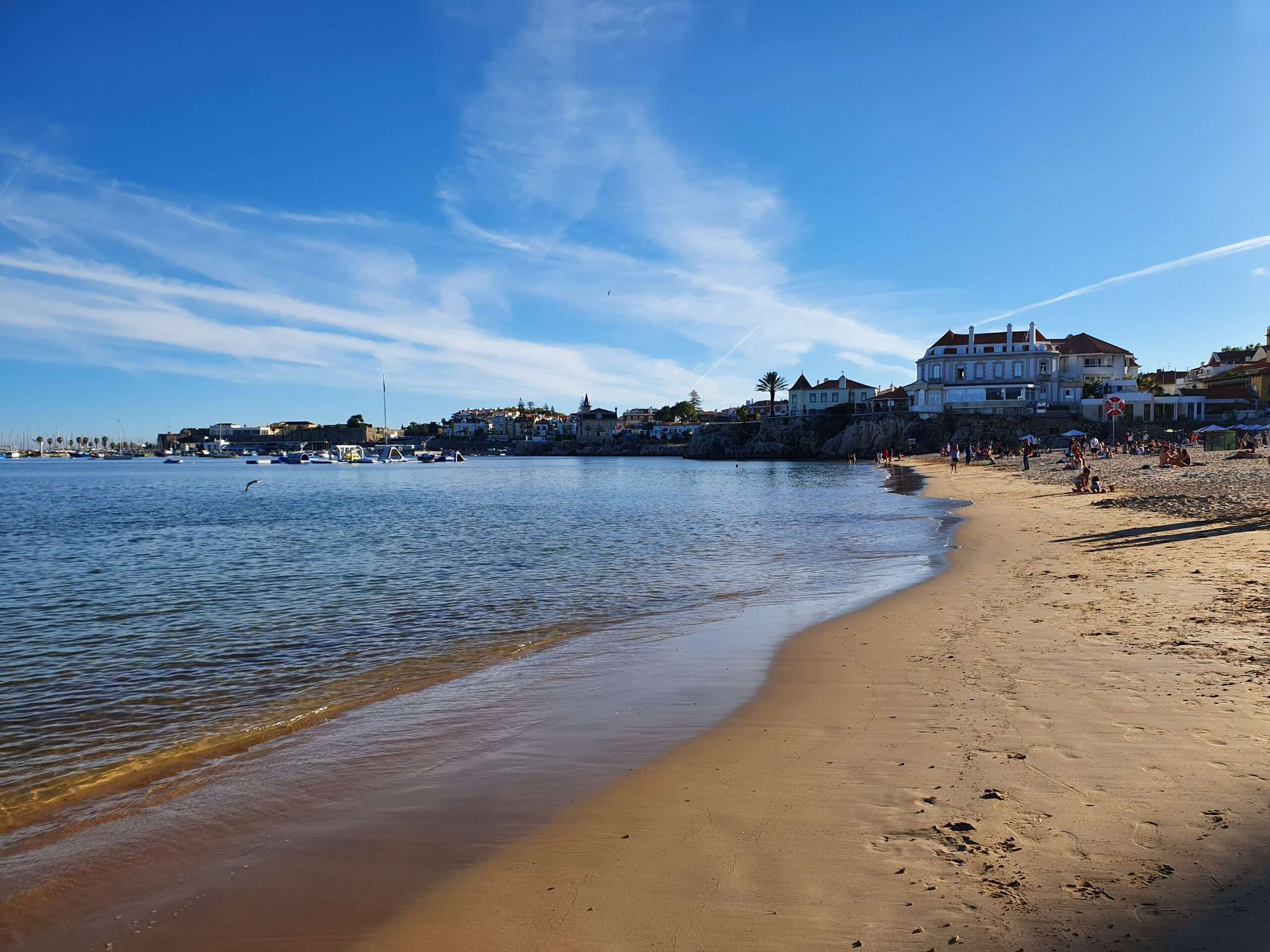 Explore the best beaches near Lisbon: Praia da Conceição