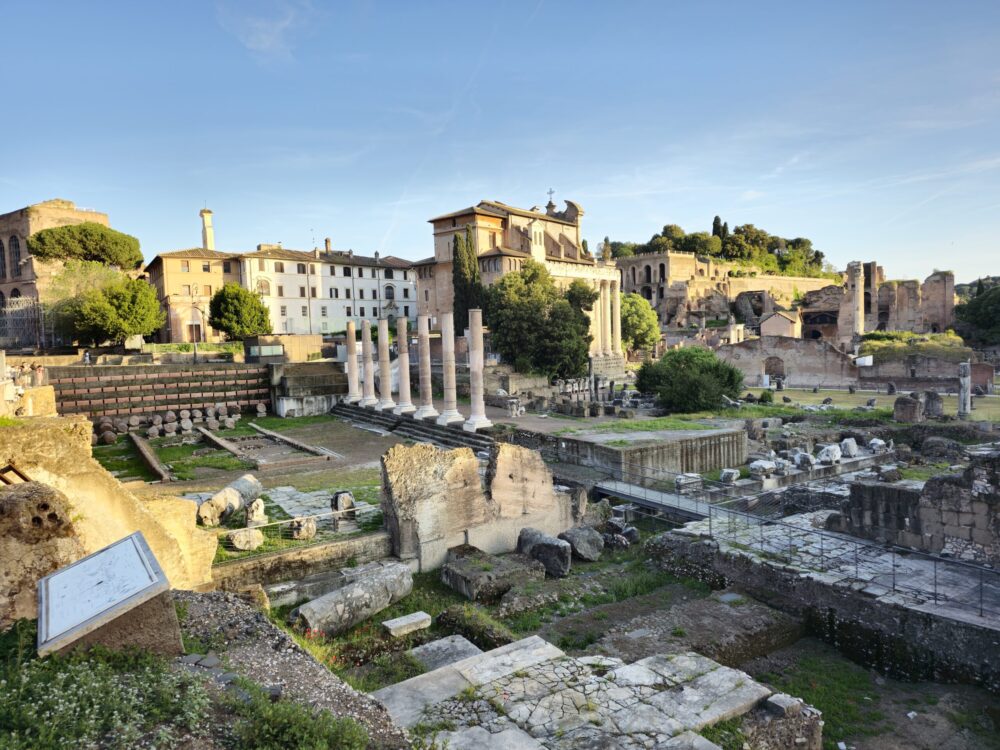 Explore the best things to do in Rome: Roman Forum
